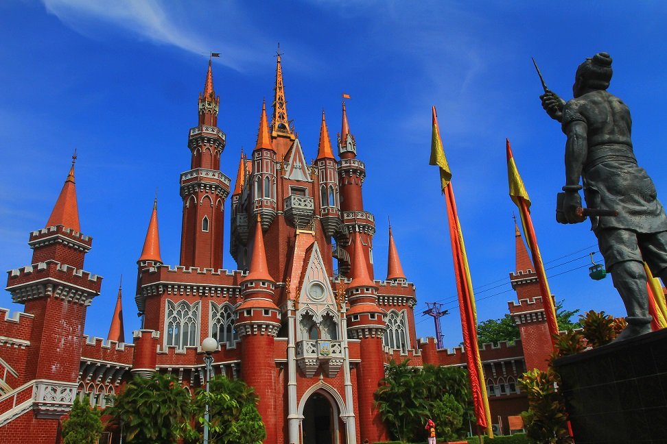 TMII Terapkan Pembayaran Nontunai dengan QRIS